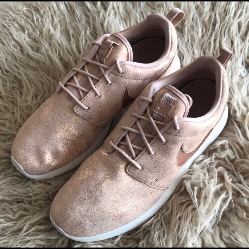 NWT Nike Roshe One Rose Gold - Picture 6 of 8